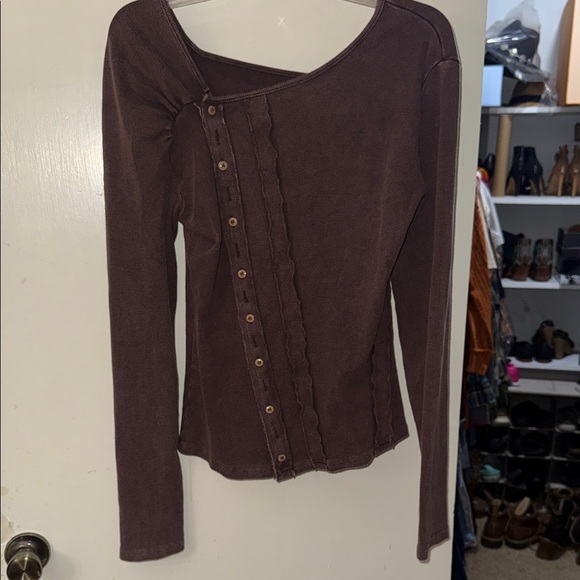 SHEIN Black and Brown Scalloped Button-Down Tops - Picture 3 of 8